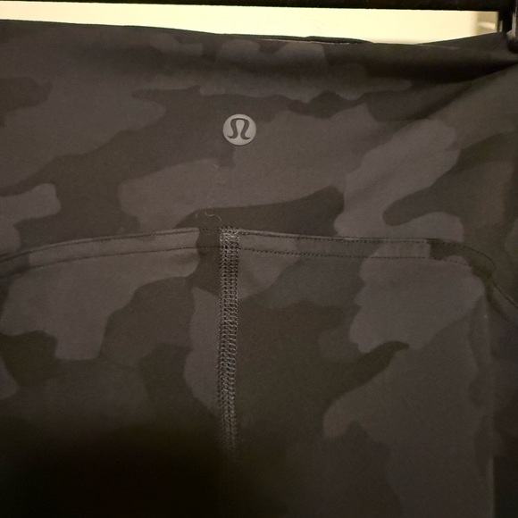 Lululemon Instill Camo Print 25” Leggings - size 8 - Picture 4 of 5
